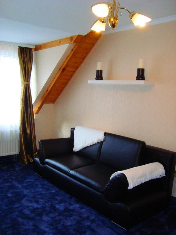 Hotel Zum Goldenen Hirsch Sankt Kilian Екстер'єр фото