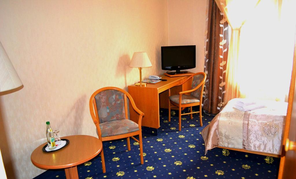 Hotel Zum Goldenen Hirsch Sankt Kilian Номер фото