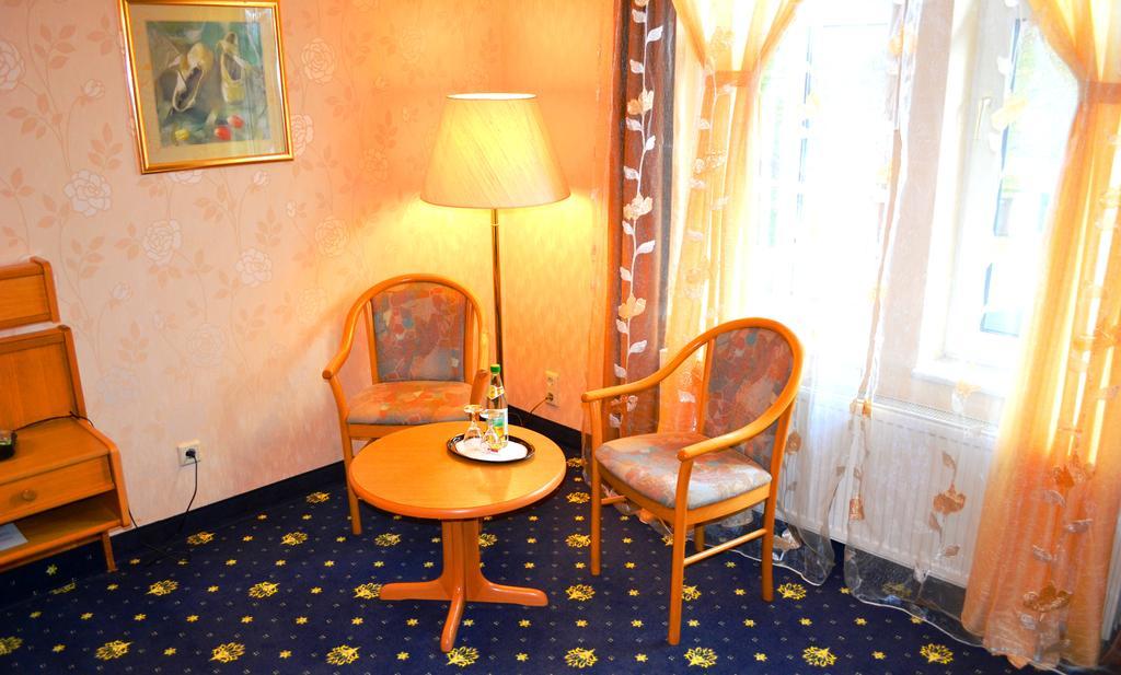 Hotel Zum Goldenen Hirsch Sankt Kilian Номер фото