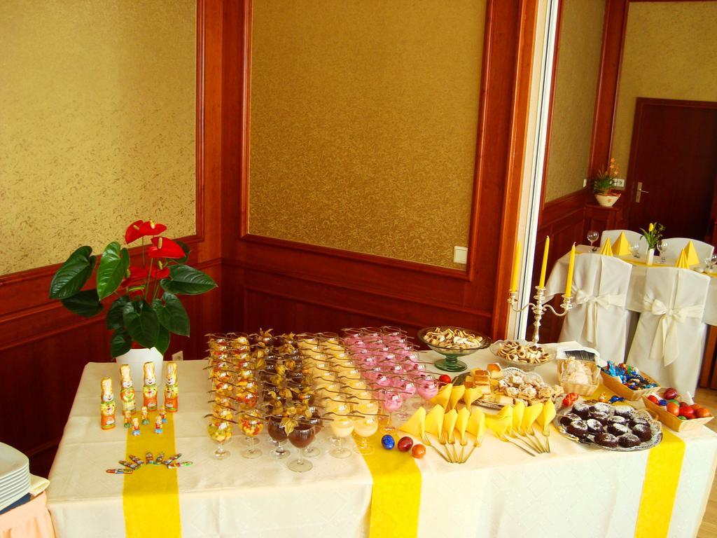 Hotel Zum Goldenen Hirsch Sankt Kilian Екстер'єр фото