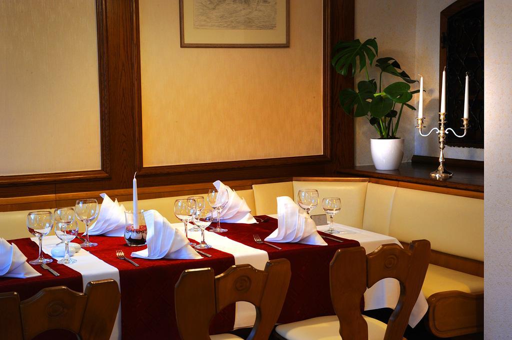Hotel Zum Goldenen Hirsch Sankt Kilian Екстер'єр фото