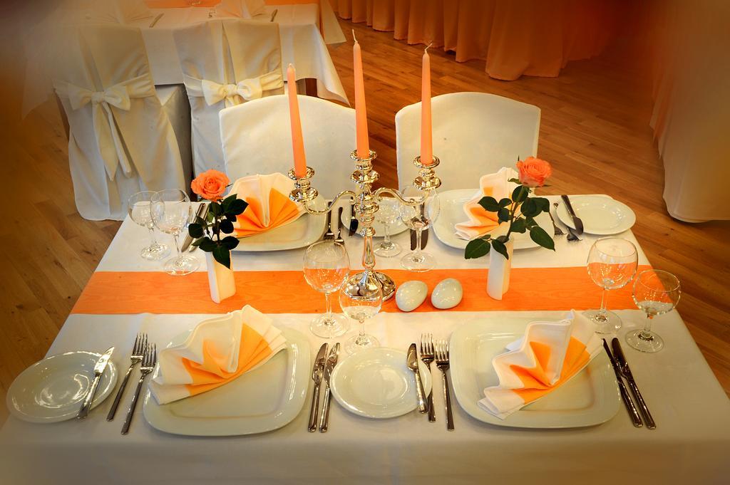 Hotel Zum Goldenen Hirsch Sankt Kilian Екстер'єр фото
