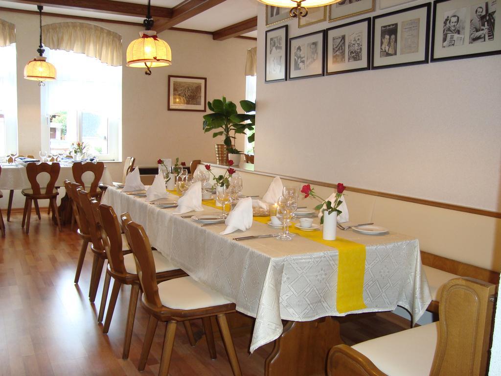 Hotel Zum Goldenen Hirsch Sankt Kilian Екстер'єр фото