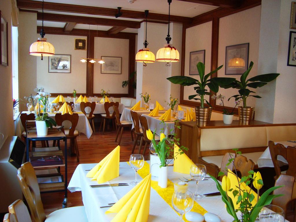 Hotel Zum Goldenen Hirsch Sankt Kilian Екстер'єр фото
