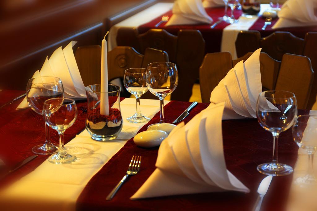 Hotel Zum Goldenen Hirsch Sankt Kilian Екстер'єр фото