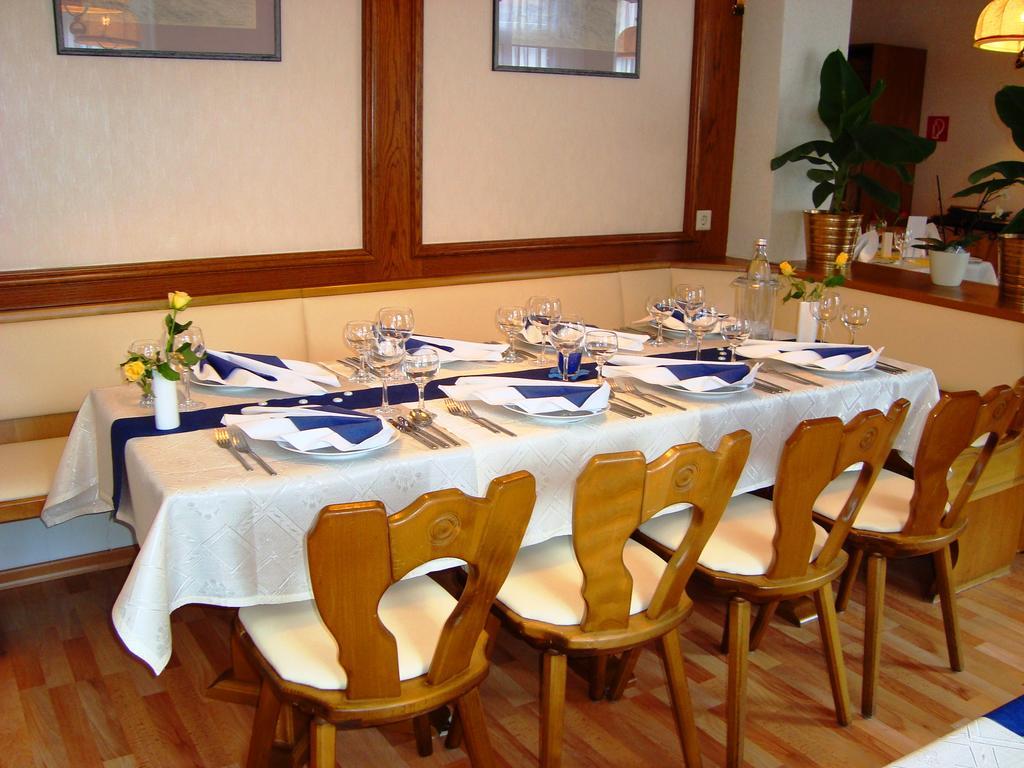 Hotel Zum Goldenen Hirsch Sankt Kilian Екстер'єр фото
