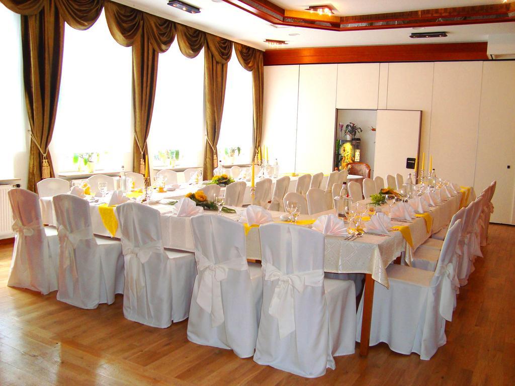 Hotel Zum Goldenen Hirsch Sankt Kilian Екстер'єр фото