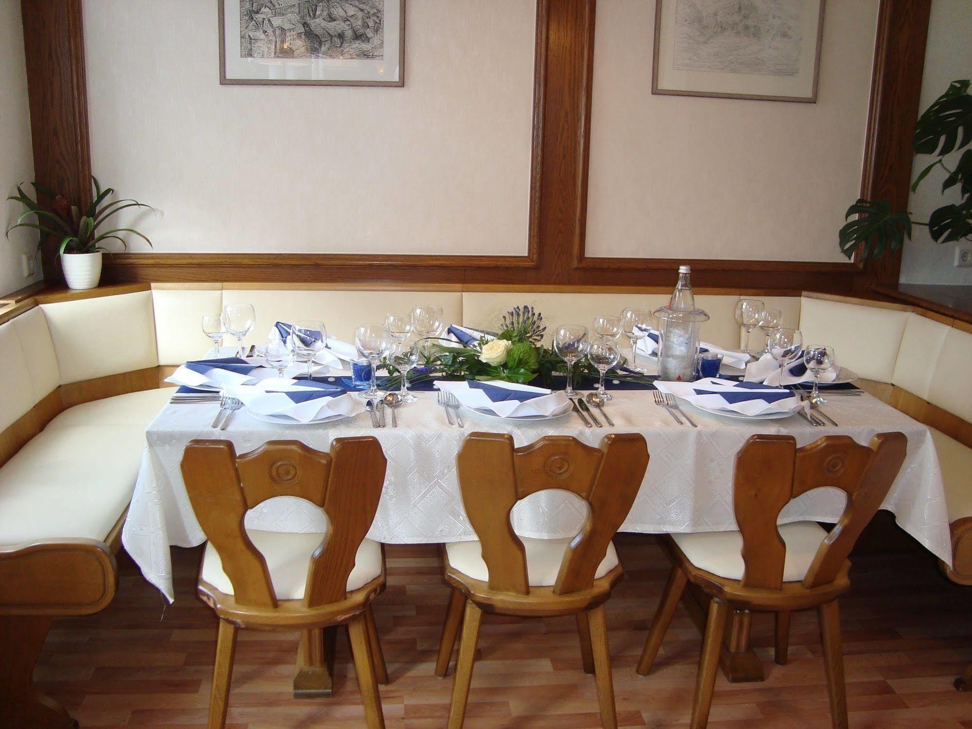 Hotel Zum Goldenen Hirsch Sankt Kilian Екстер'єр фото