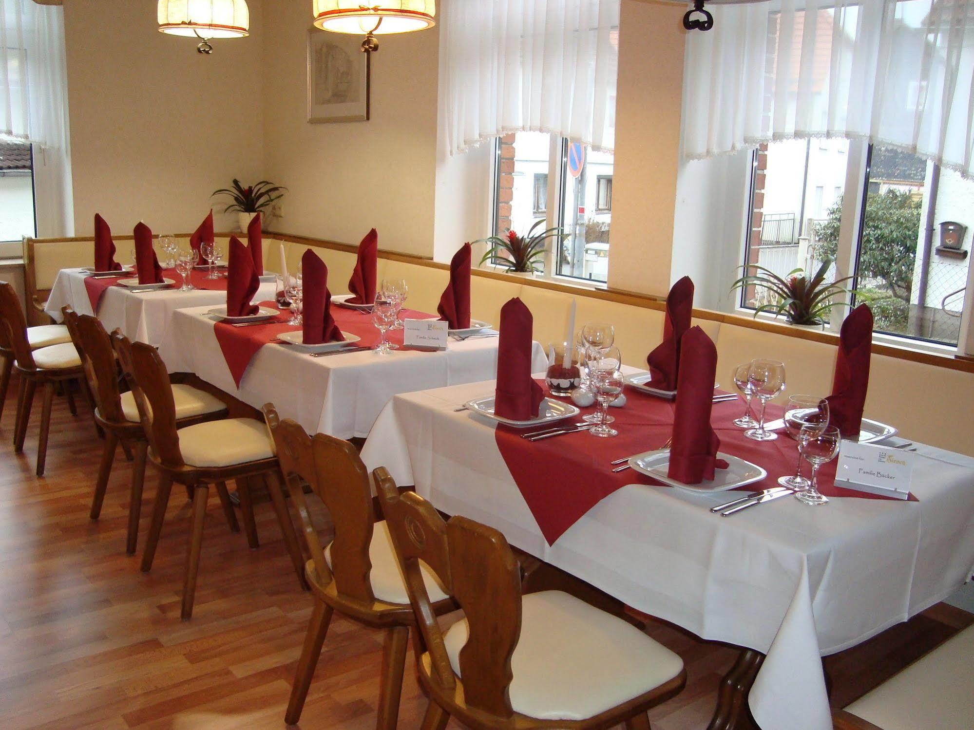 Hotel Zum Goldenen Hirsch Sankt Kilian Екстер'єр фото