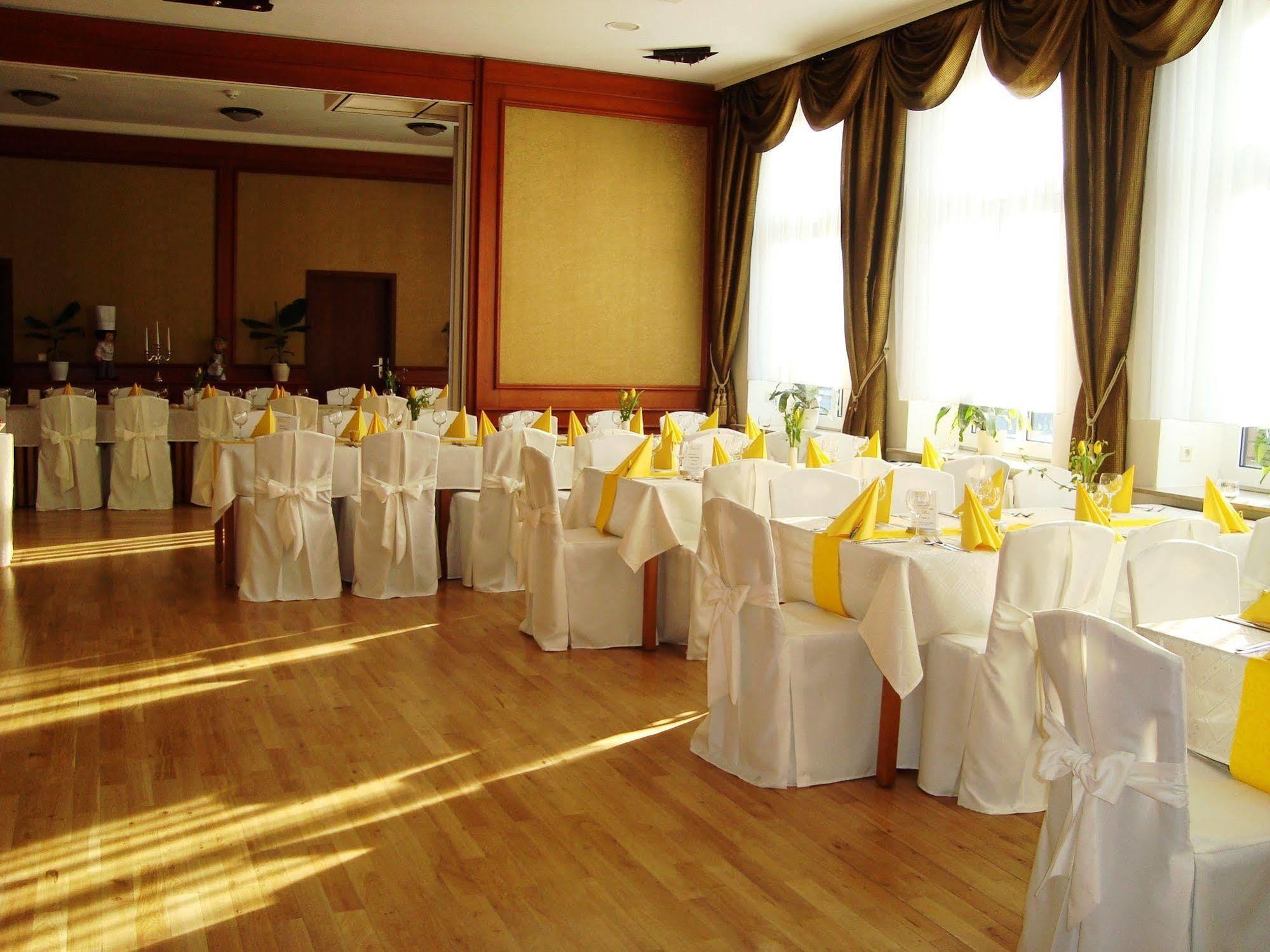Hotel Zum Goldenen Hirsch Sankt Kilian Екстер'єр фото