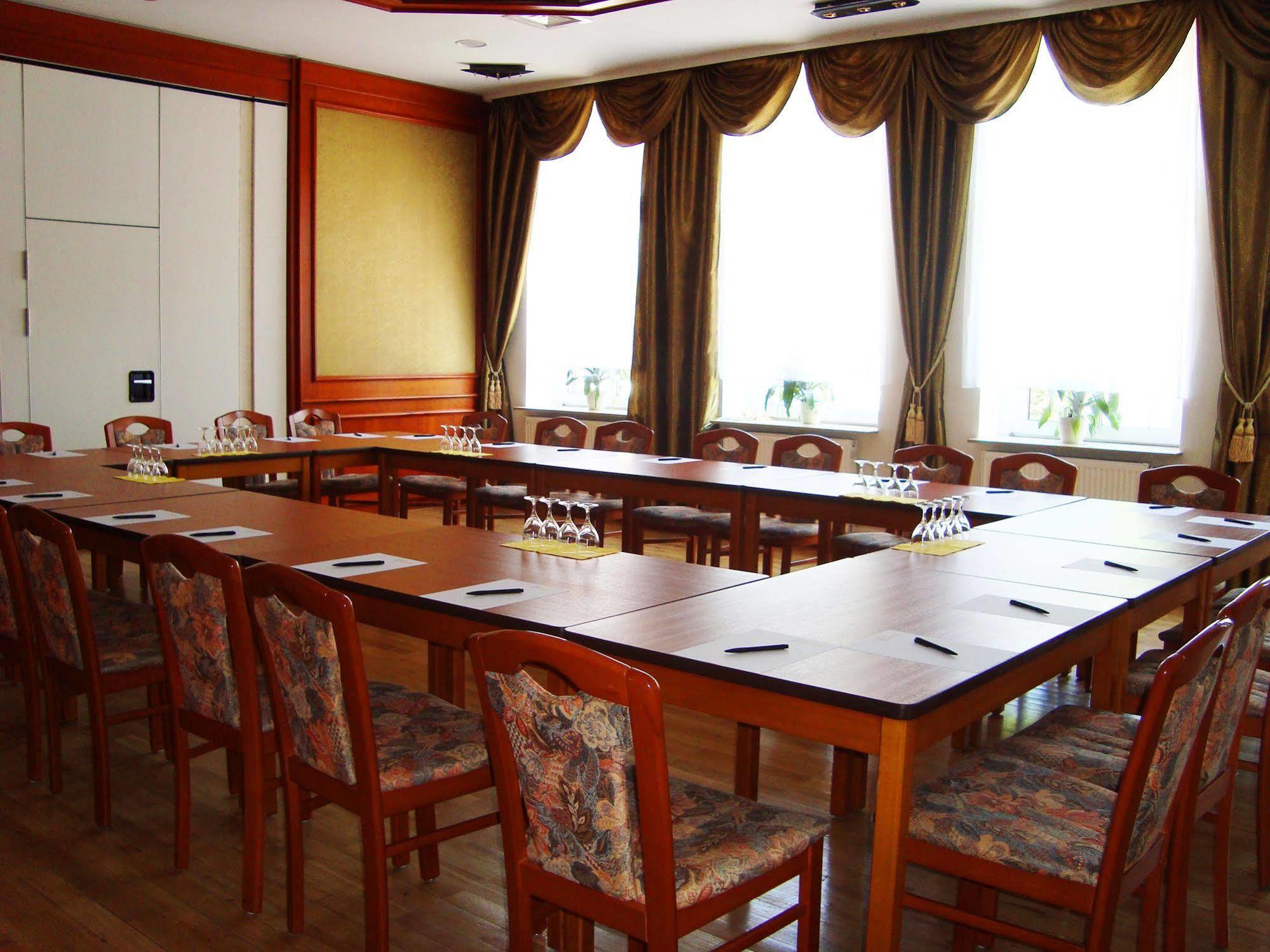 Hotel Zum Goldenen Hirsch Sankt Kilian Екстер'єр фото